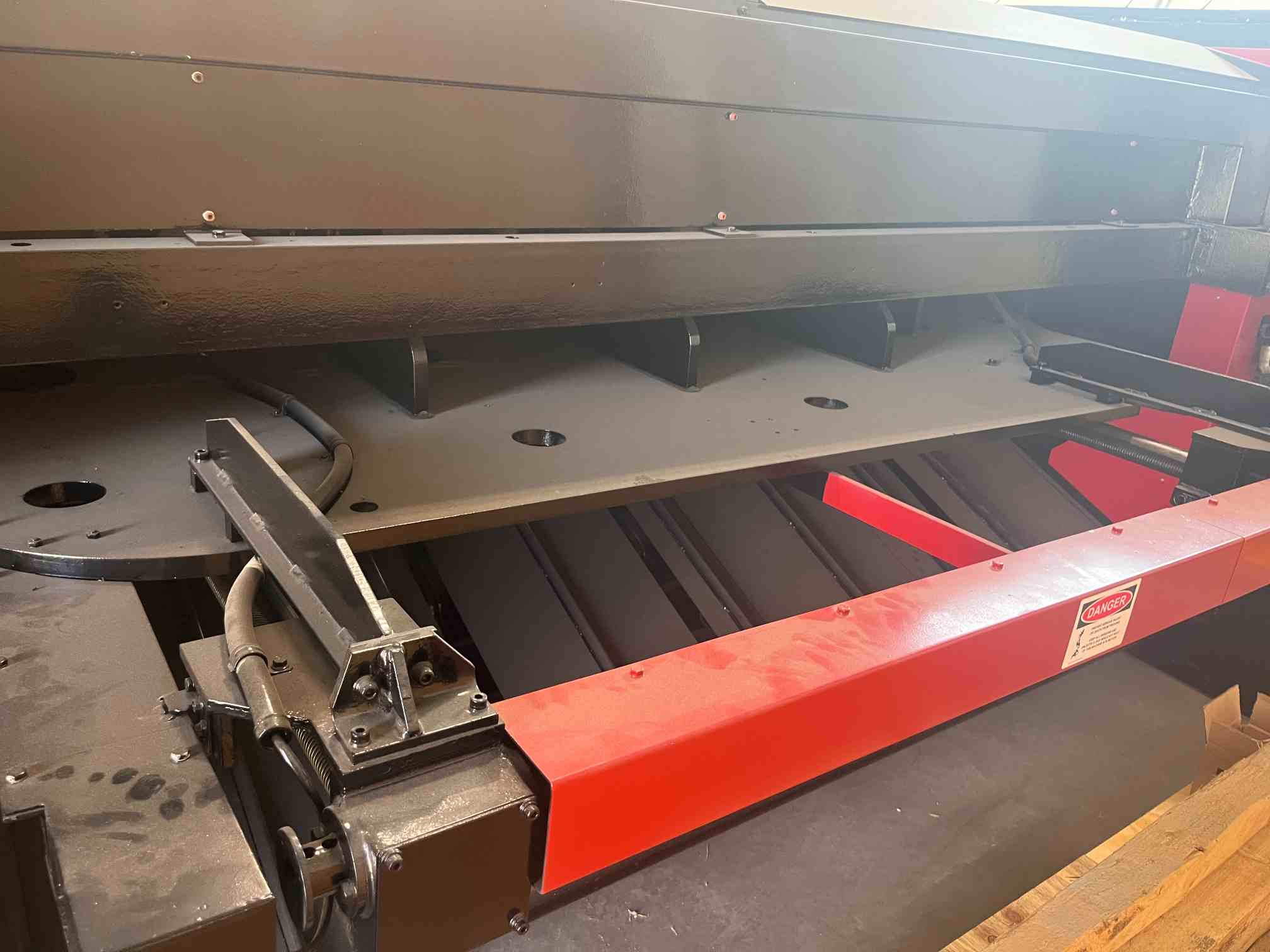 1/4" x 10' Amada M-3060 Mechanical Shear
