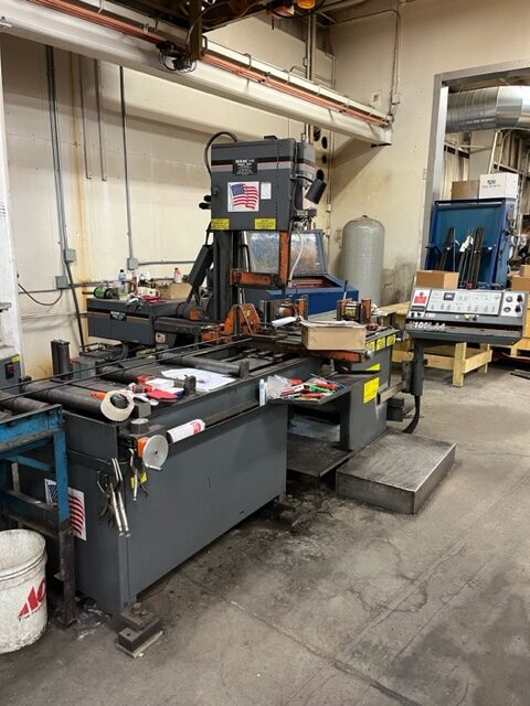 18" X 22" HEM V100LA-4 Automatic Vertical Band Saw