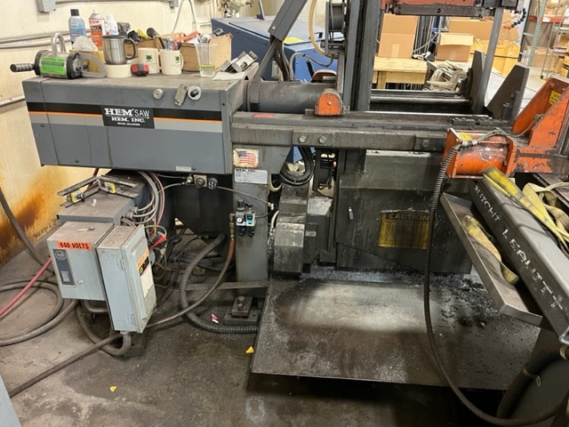 18" X 22" HEM V100LA-4 Automatic Vertical Band Saw