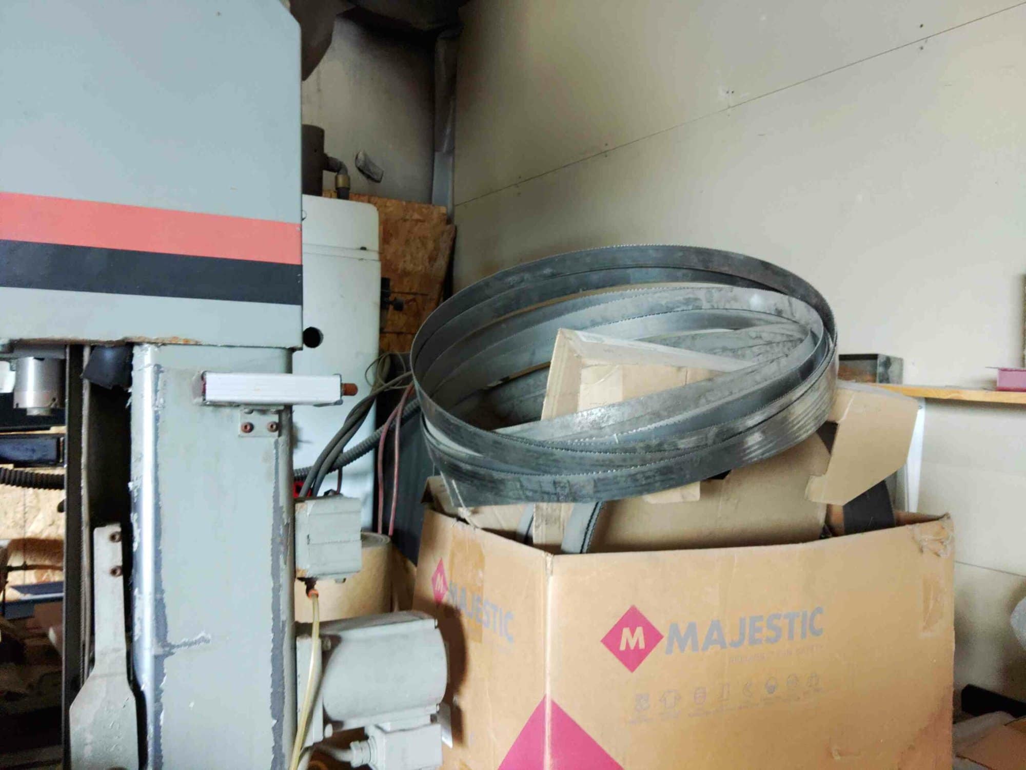 18"x 22" Marvel Series 8-Mark III Vertical Band Saw