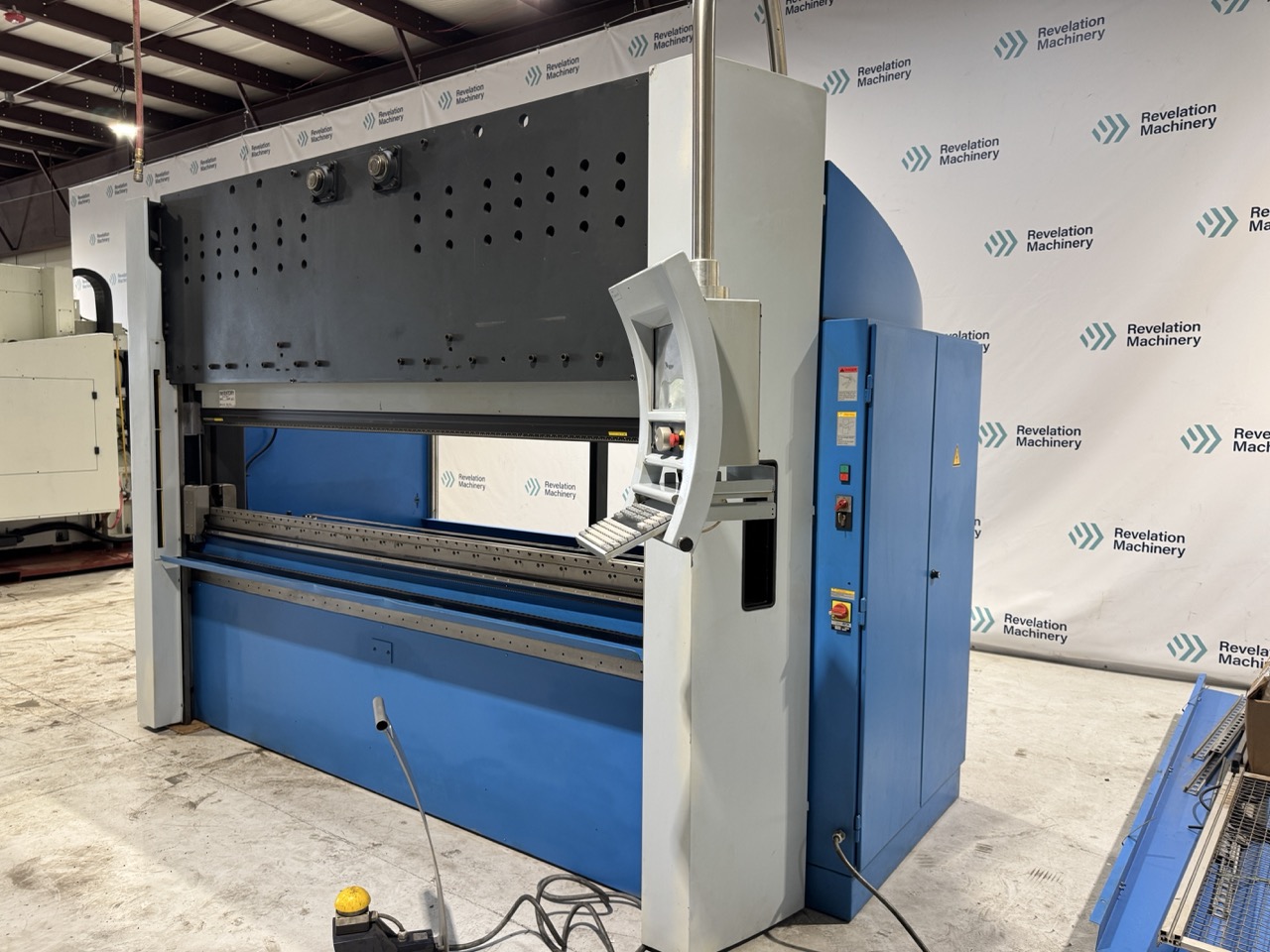 73 Ton x 8' Finn-Power E-Series 65-2550 Electric Press Brake, 2005 - 4 Axis Backgauge - Image 3
