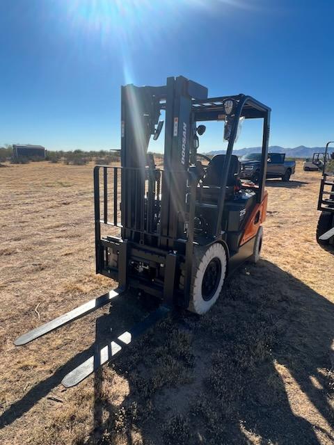5,000 Lbs Doosan G25E-7 Forklift