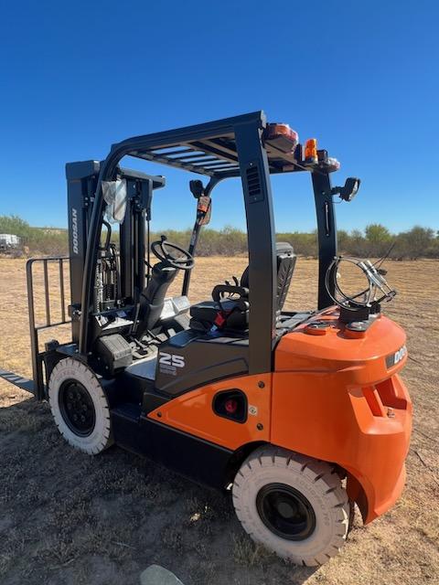 5,000 Lbs Doosan G25E-7 Forklift
