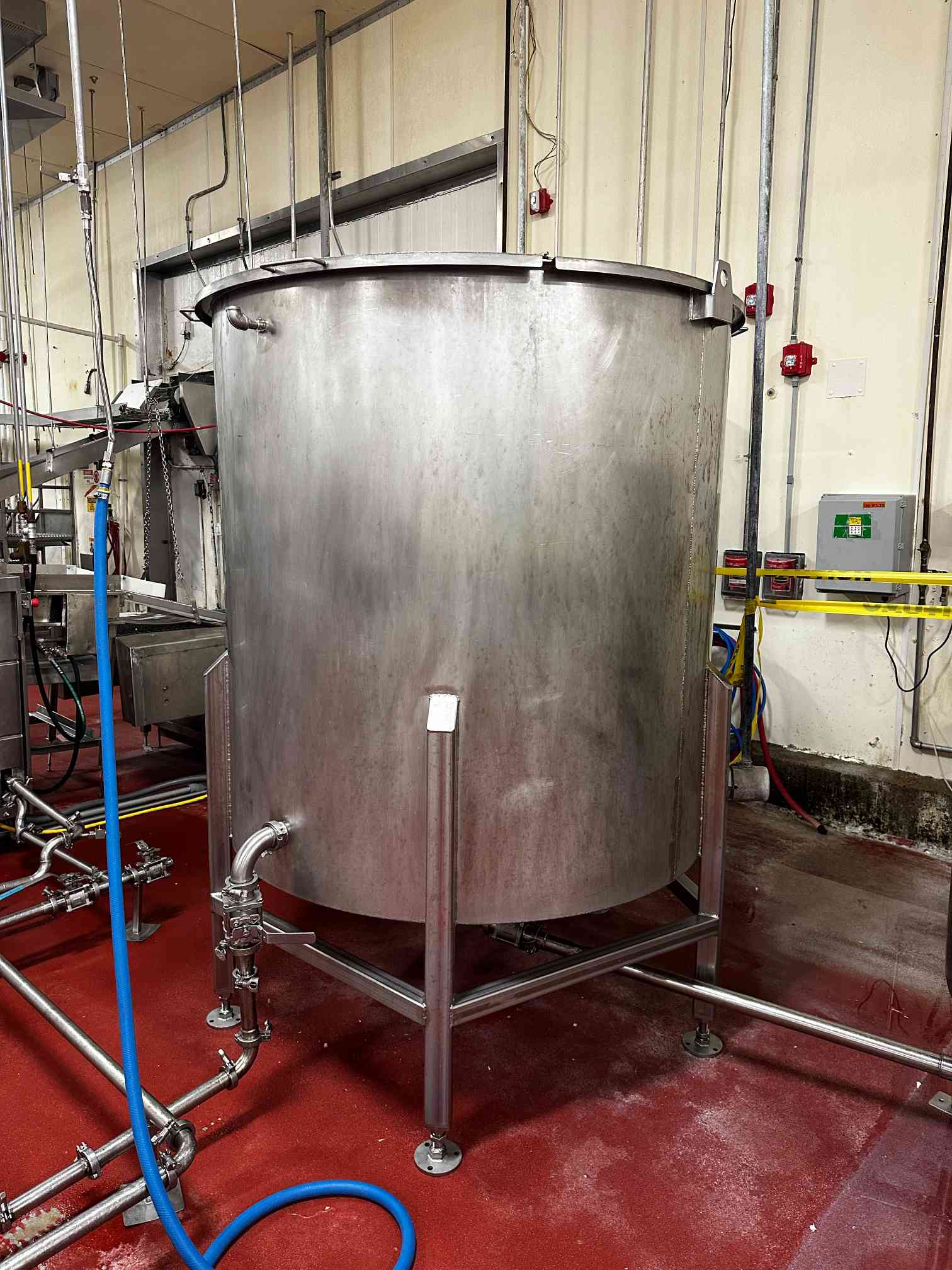 700 Gallon Stainless Steel Tank