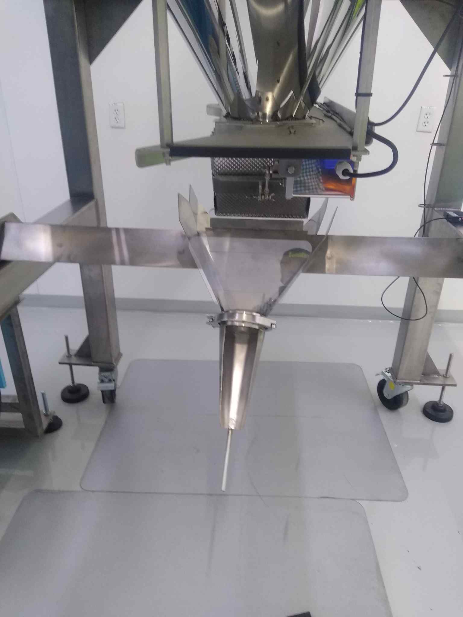 Yamato Alpha Series ADW-A-0314S 14 Head Weigher with Z-Style Conveyor