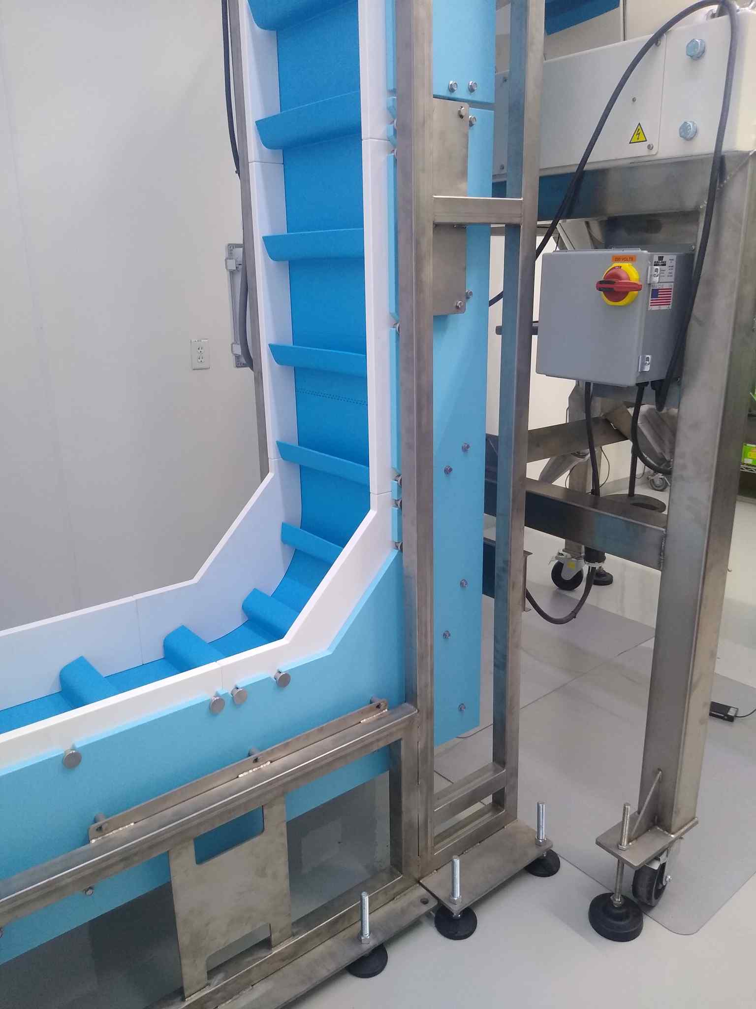 Yamato Alpha Series ADW-A-0314S 14 Head Weigher with Z-Style Conveyor