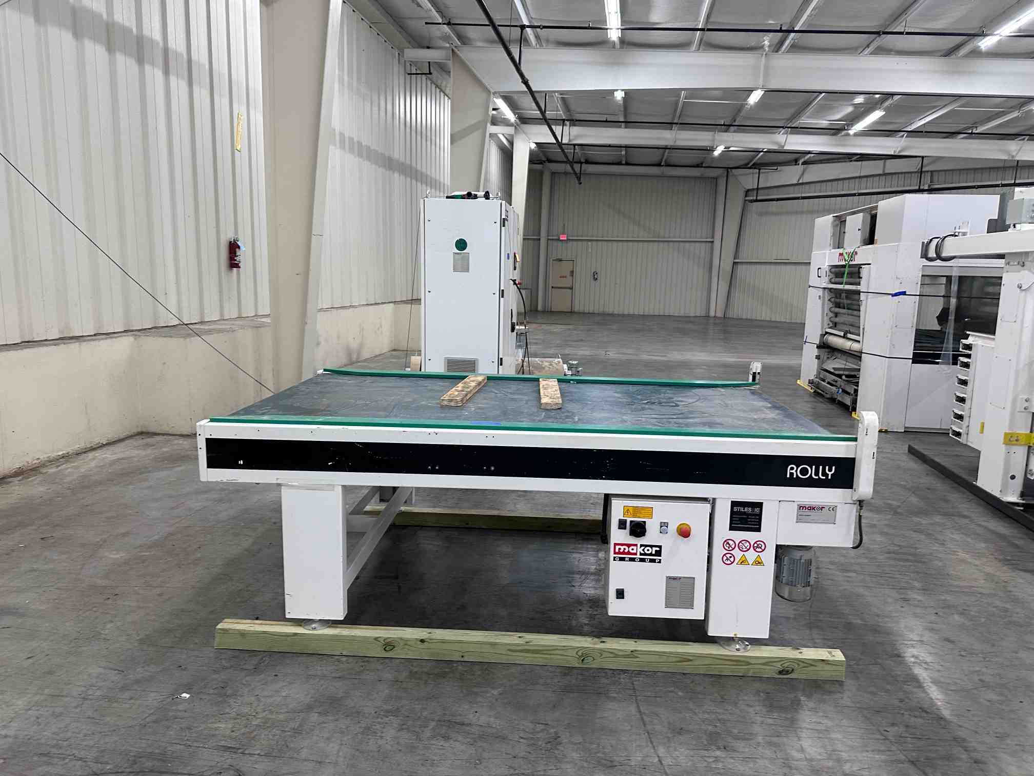 Makor K-Two Panel Automatic Reciprocating Spraying System