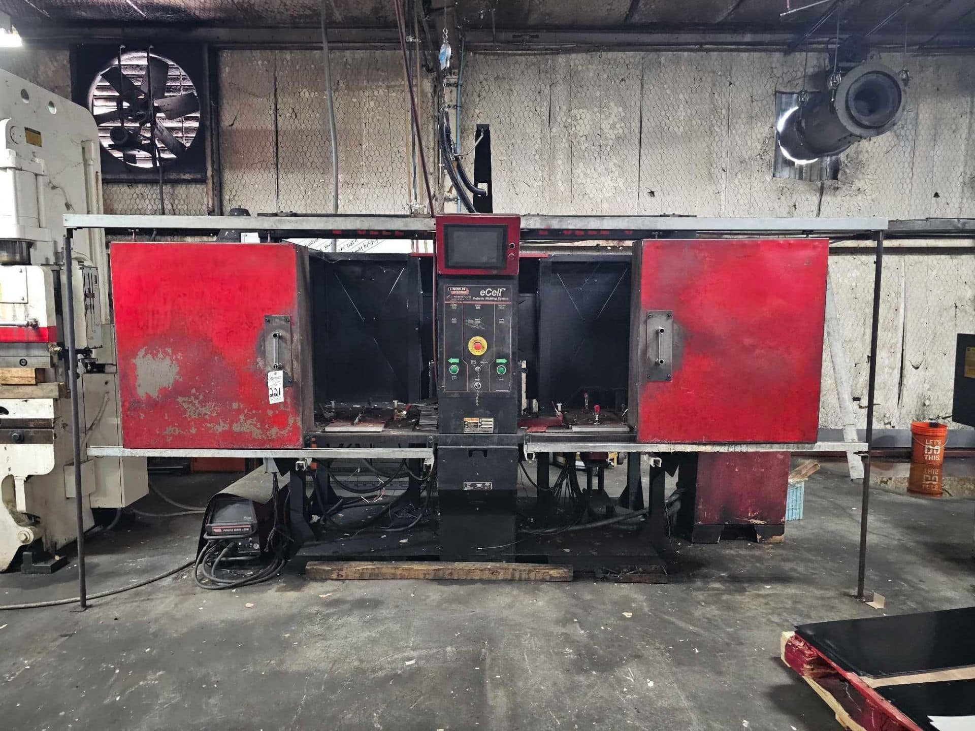 lincoln-electric-ecell-robotic-welding-system lincoln electric ecell robotic welding system
