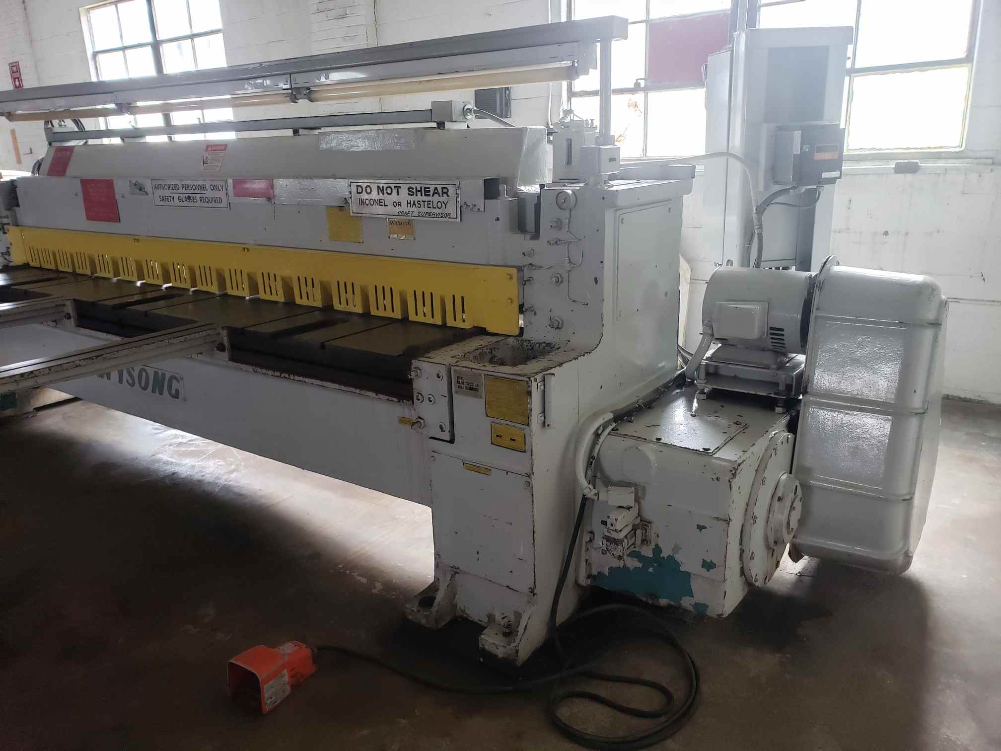 1/4" x 10' Wysong 1025 Power Squaring Shear