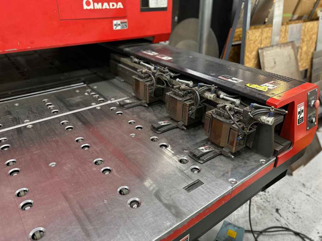 1500 Watt 5' x 10' Amada Pulsar LC 1212 α2 CO2 Laser