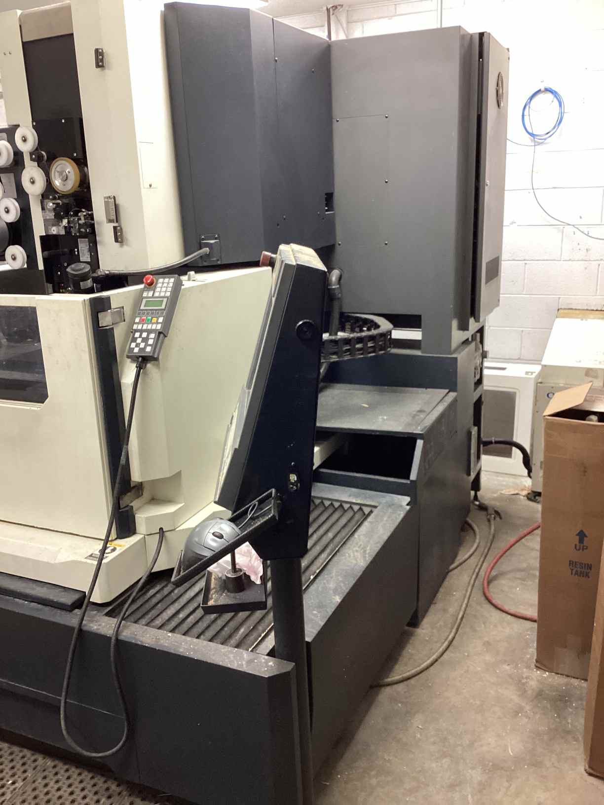 Makino DUO43 CNC Wire EDM