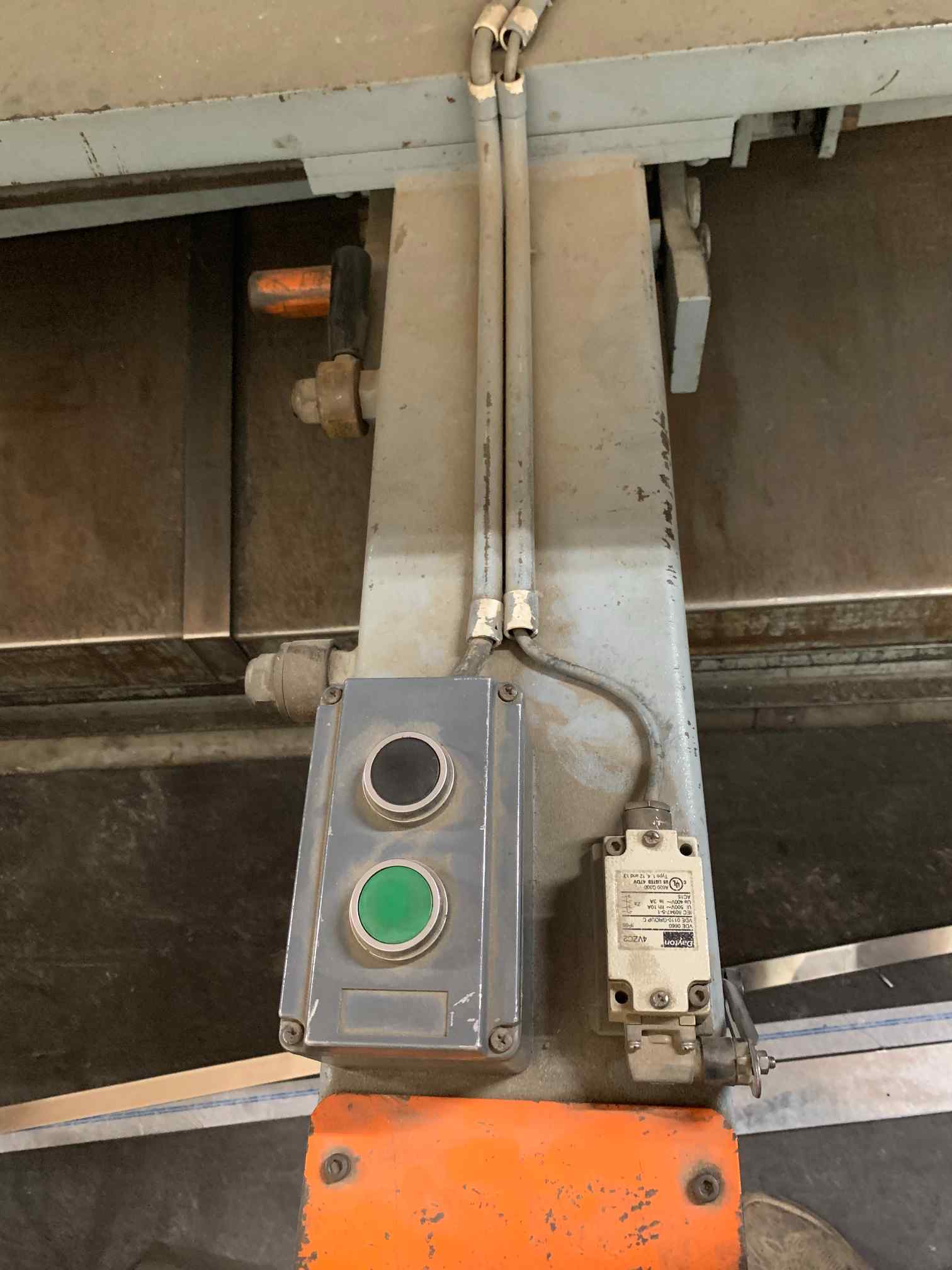 Rear mounted backgauge control