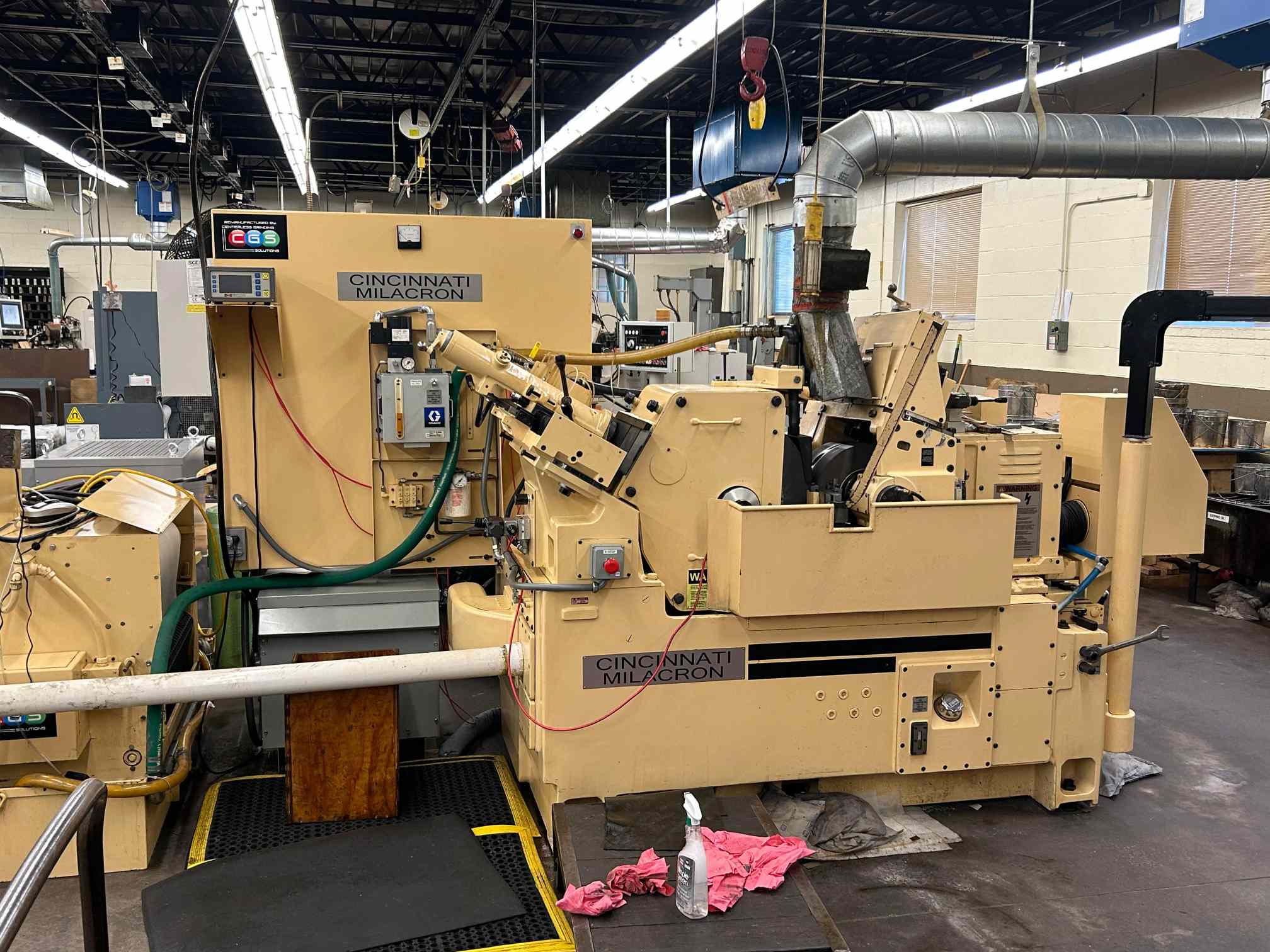 Cincinnati 220-8 Centerless Grinding Machine
