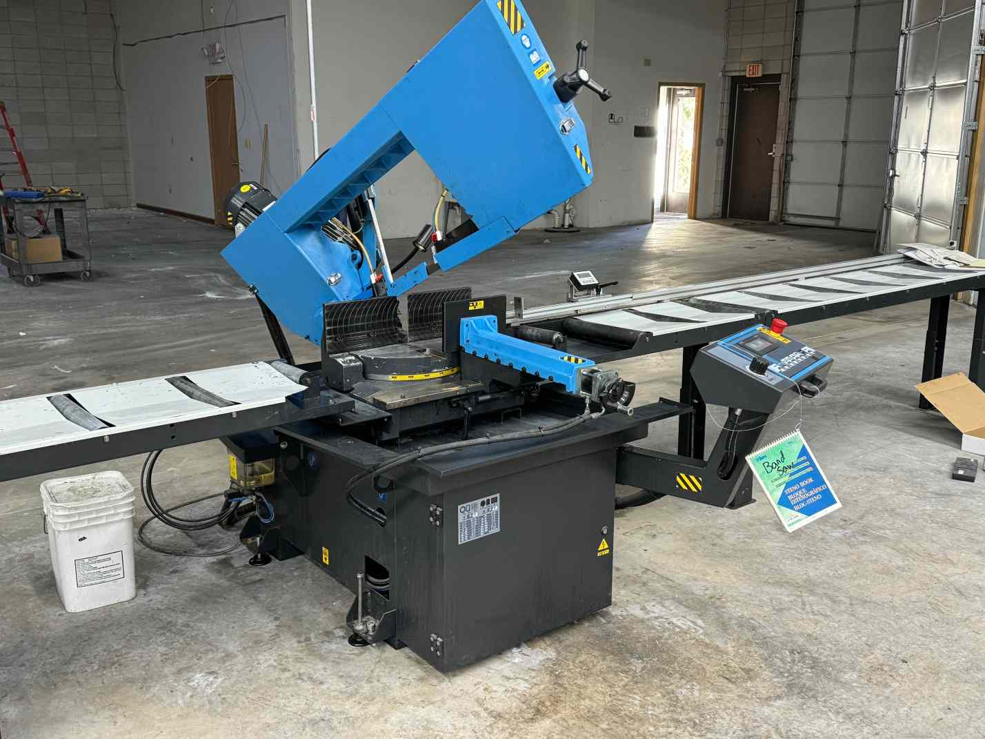 12.5" x 11.75" DoAll DS320-SA Semi-Automatic Horizontal Bandsaw,