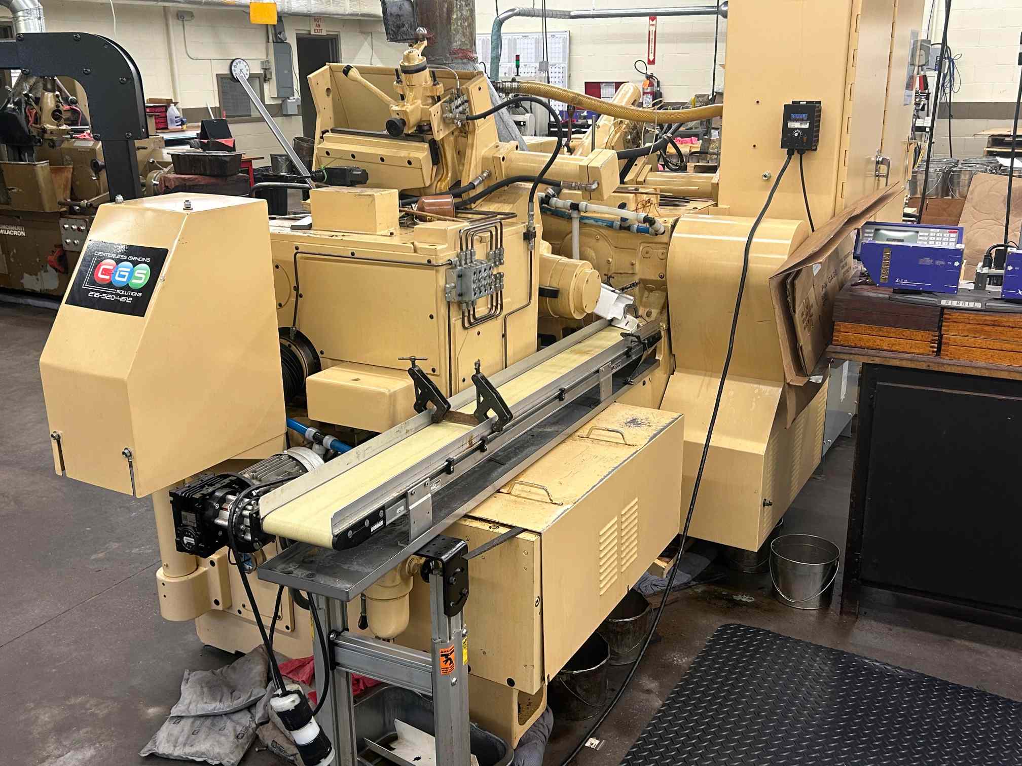Cincinnati 220-8 Centerless Grinding Machine