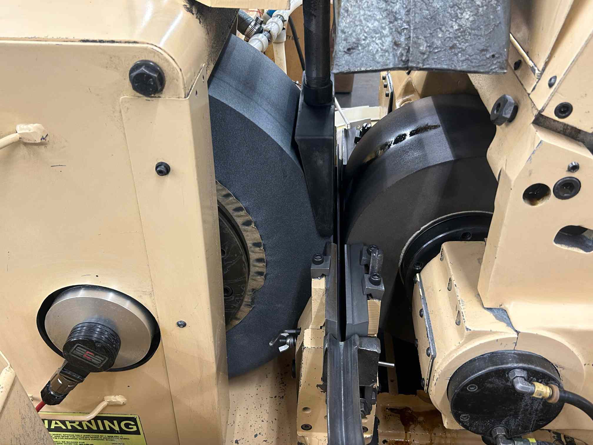 Cincinnati 220-8 Centerless Grinding Machine