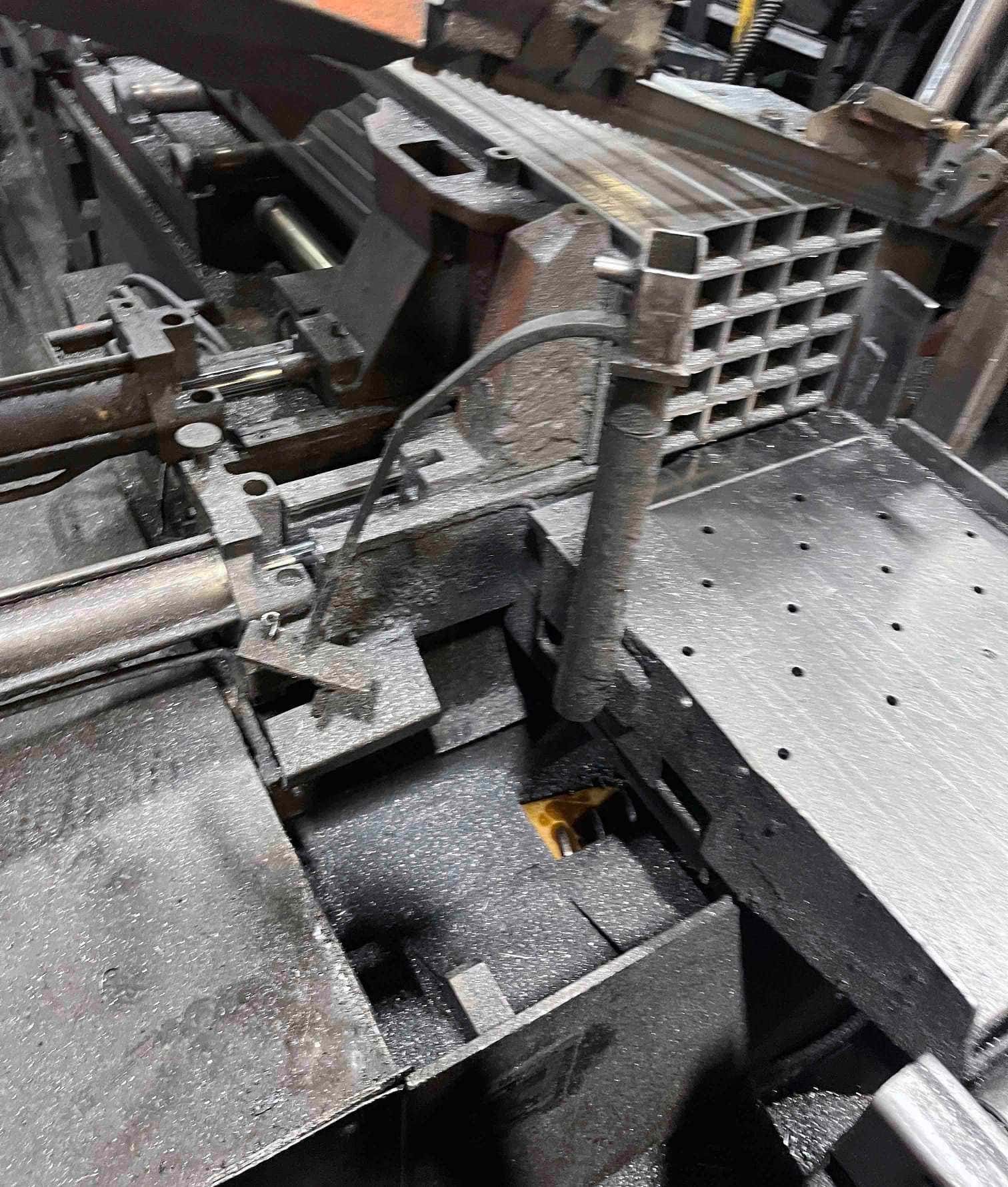 Amada HFA-400W Horizontal Band Saw