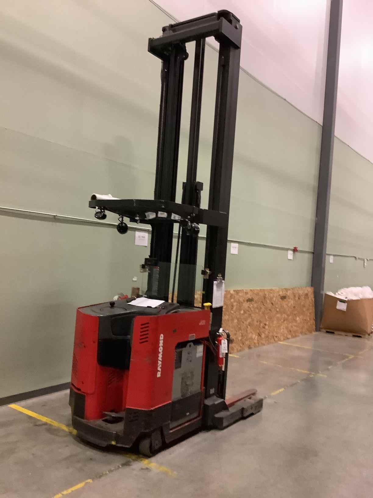 Raymond EASI R45TT-MB Reach Forklift