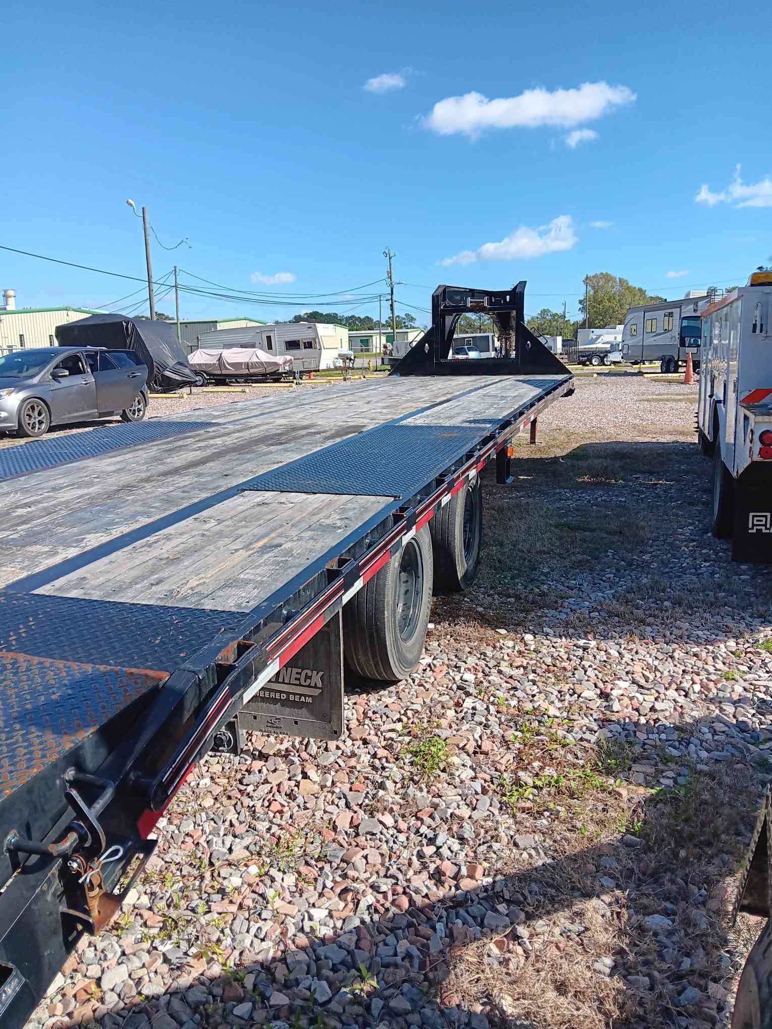 Diamond C FMAX212 Tandem - Dual Wheel Gooseneck Trailer, 35' x 102'