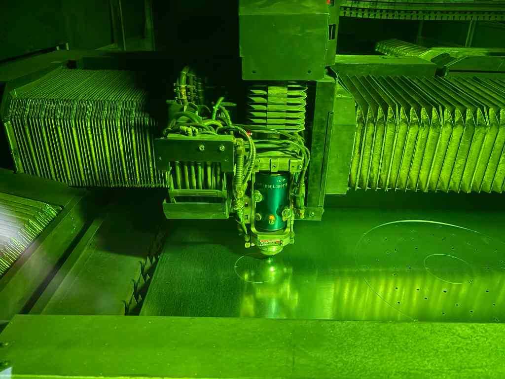 4000 Watt Amada FOL-3015-AJ Fiber Laser