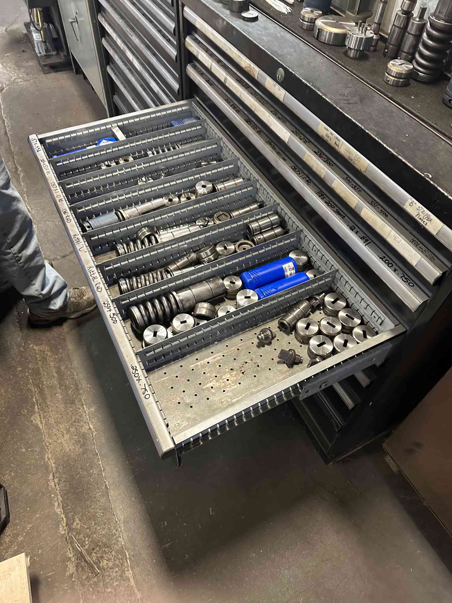 33 Ton Amada EMK-3612 MII Turret Punch