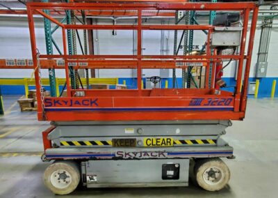 1999 skyjack sjiii-3220 electric scissor lift 800 lb capacity