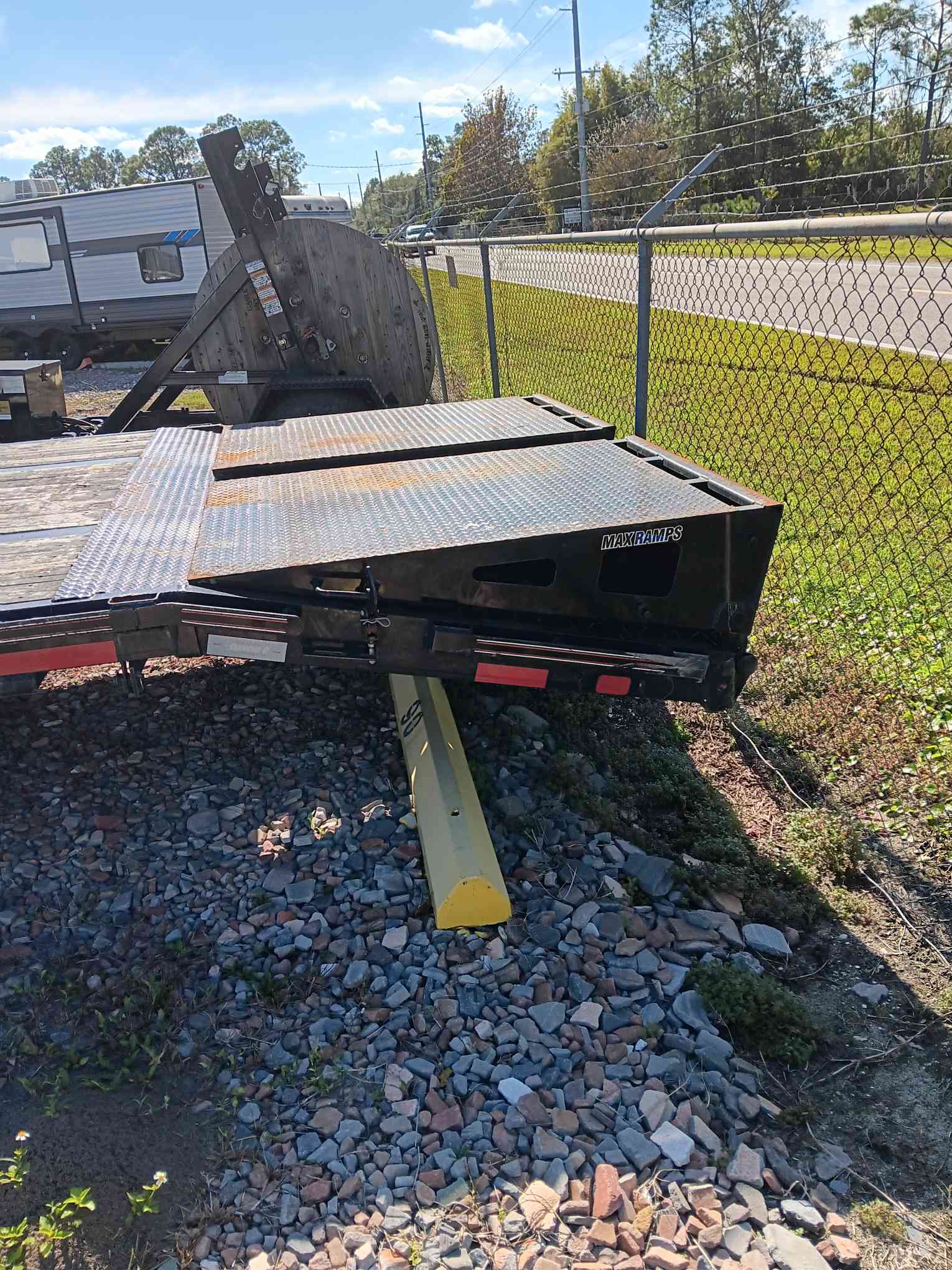 Diamond C FMAX212 Tandem - Dual Wheel Gooseneck Trailer, 35' x 102'