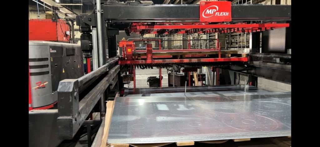 4000 Watt Amada FOL-3015-AJ Fiber Laser