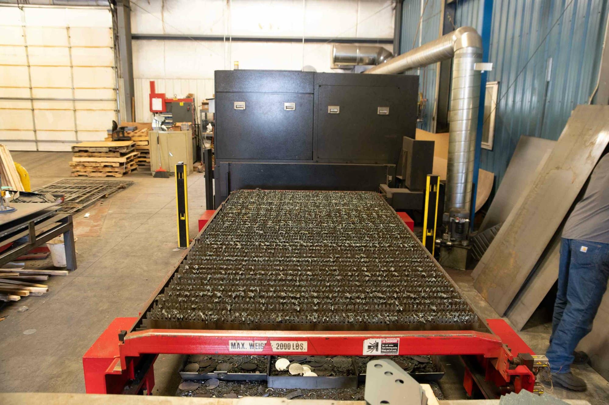 2000 watt Amada LCG 3015 AJ Fiber Laser