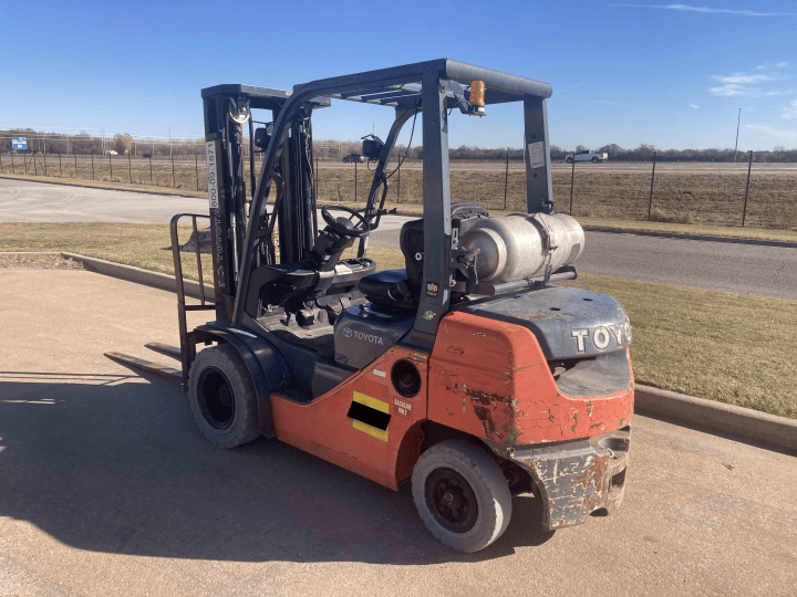 Toyota 8FGU25 5,000 LB Forklift
