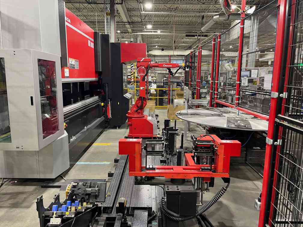 100 Ton x 10' Amada robotic bending system HG1003ARS