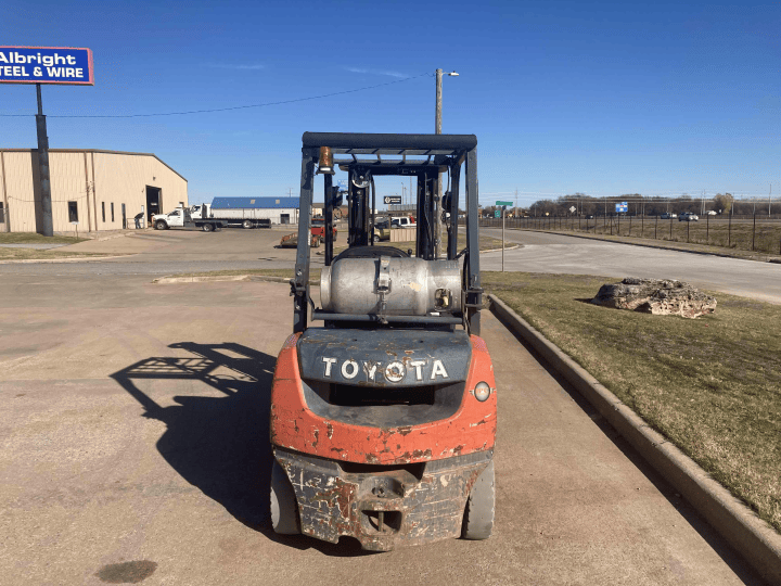 Toyota 8FGU25 5,000 LB Forklift