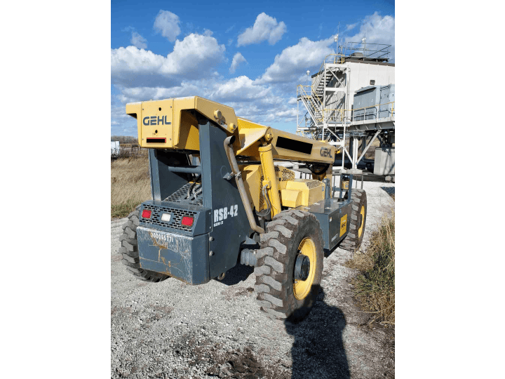 Gehl RS8-42 8,000 Lb Telehandler Lift