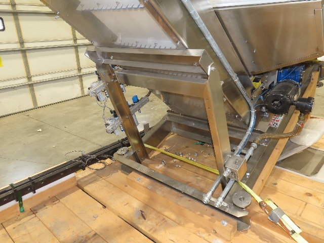 Shibuya Hoppmann Stainless Bottle Valve Feed Hopper Elevator Conveyor .5Hp 460V