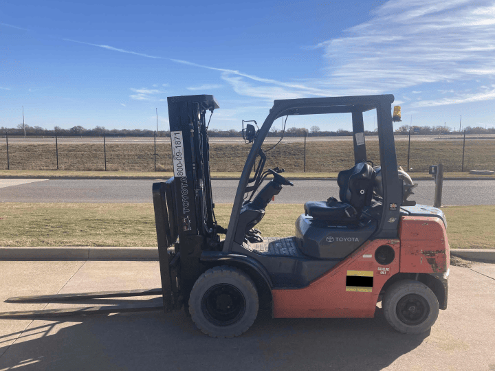 Toyota 8FGU25 5,000 LB Forklift
