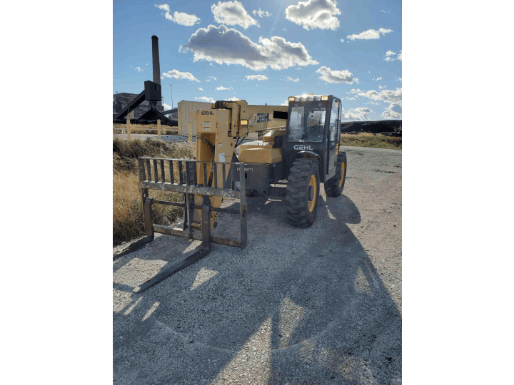 Gehl RS8-42 8,000 Lb Telehandler Lift