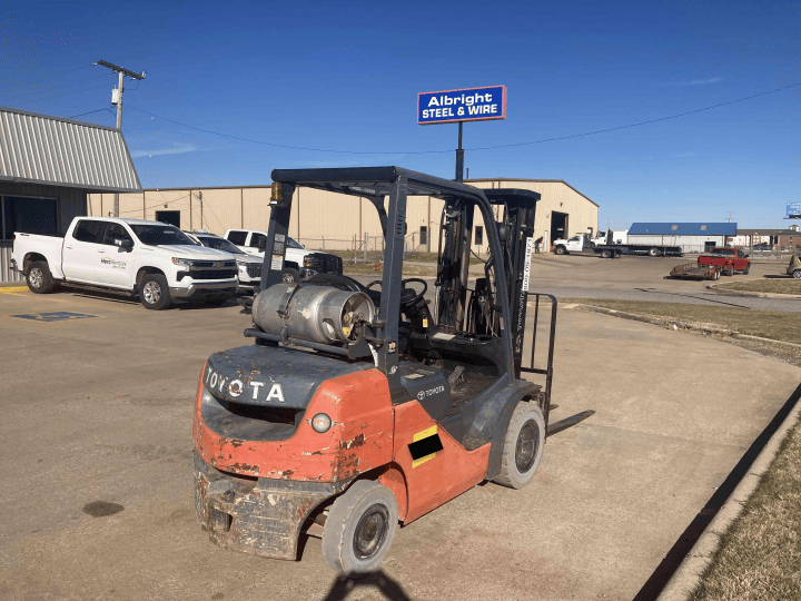 Toyota 8FGU25 5,000 LB Forklift