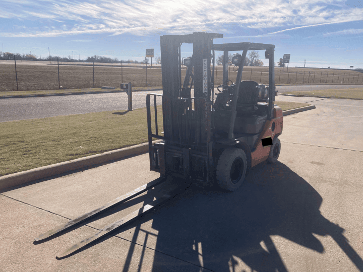 Toyota 8FGU25 5,000 LB Forklift