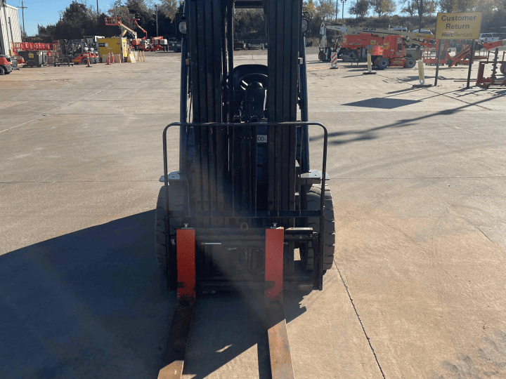 Toyota 8FGU30 6,000 LB Pneumatic Tire Forklift Truck