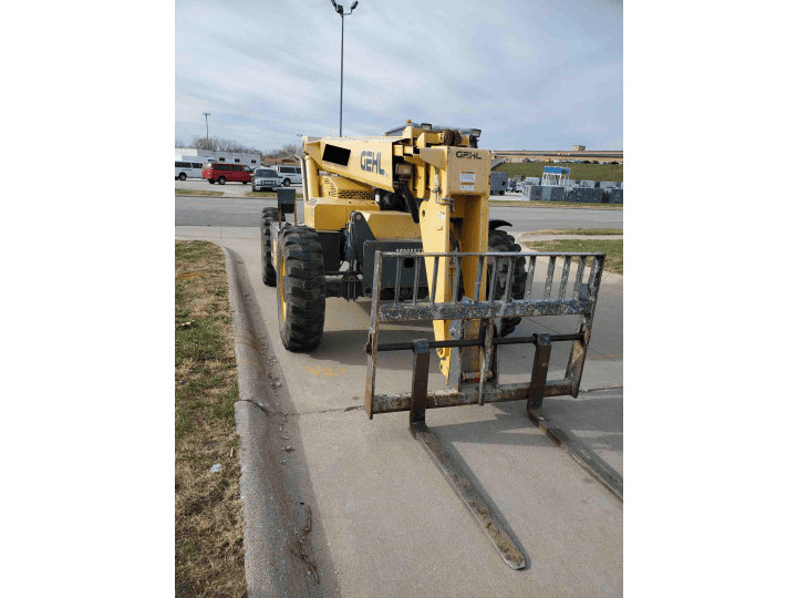 Gehl RS8-42 8,000 Lb Telehandler Lift