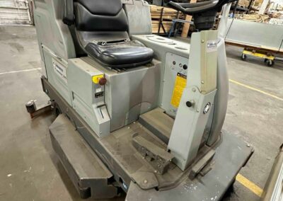 nilinear feetisk advance 2042 floor scrubber hydro retriever 2042