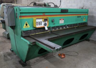 1989 accurpress 625010 10ft x one fourth inch hydraulic shear