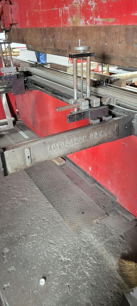 230 Ton x 14' Cincinnati 230CB12 Hydraulic Press Brake