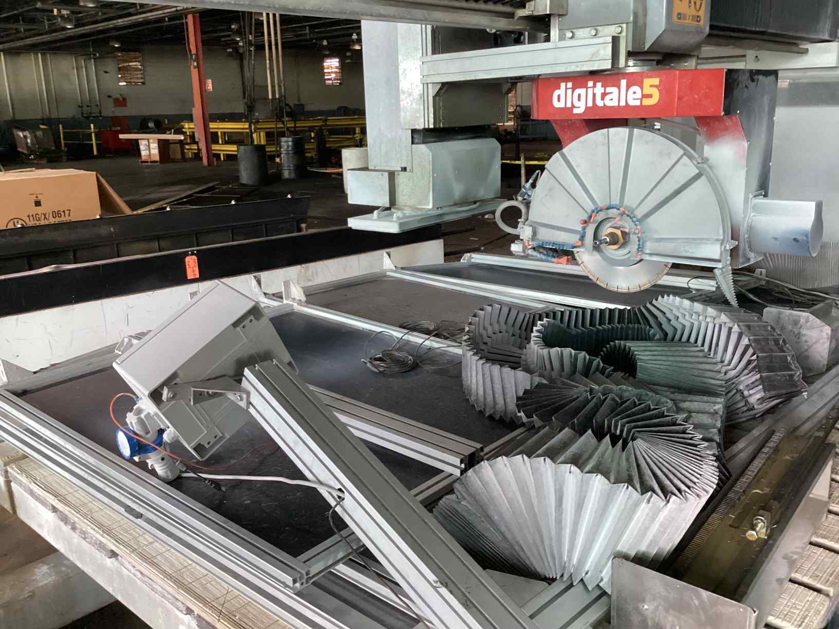 OMAG DIGITALE 5 CNC 5 Axis Bridge Saw