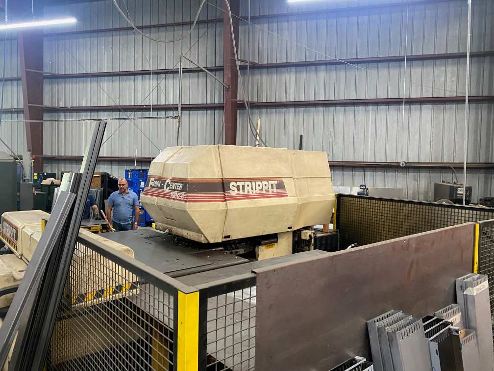 33 Ton Strippit Fabri-Center 1000S Turret Punch