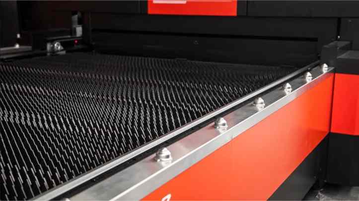6000 Watt DNE D-Soar 1530 Fiber Laser
