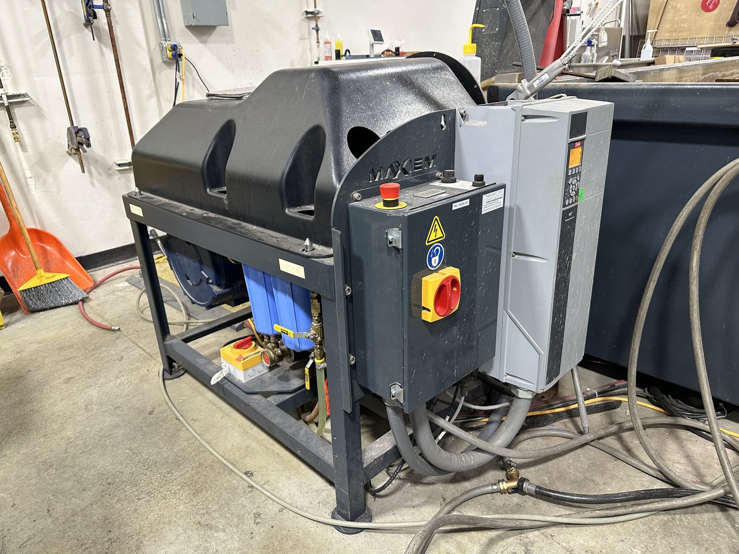 5' x 10' Omax 1530 Maxiem Waterjet