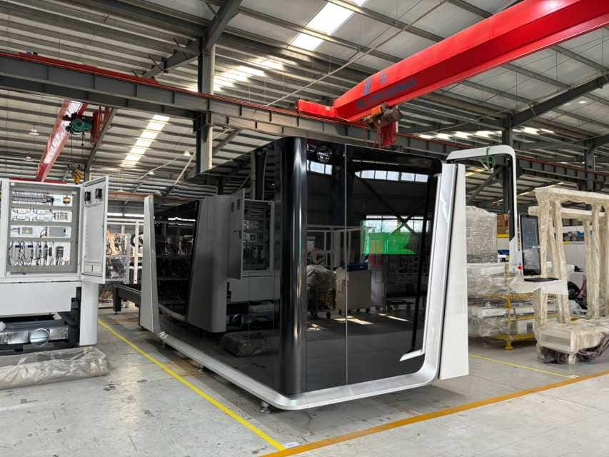 3000 Watt Bodor C4-V3 Fiber Laser