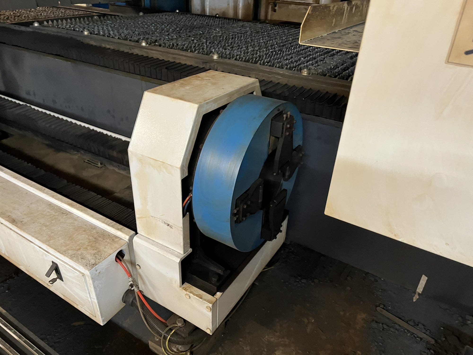 4000 watt Senfeng Fiber Tube and Sheet Laser SF3015HM