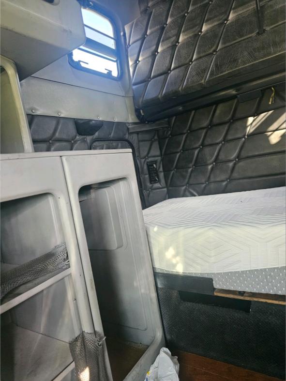 Freightliner DS Convention Classic XL